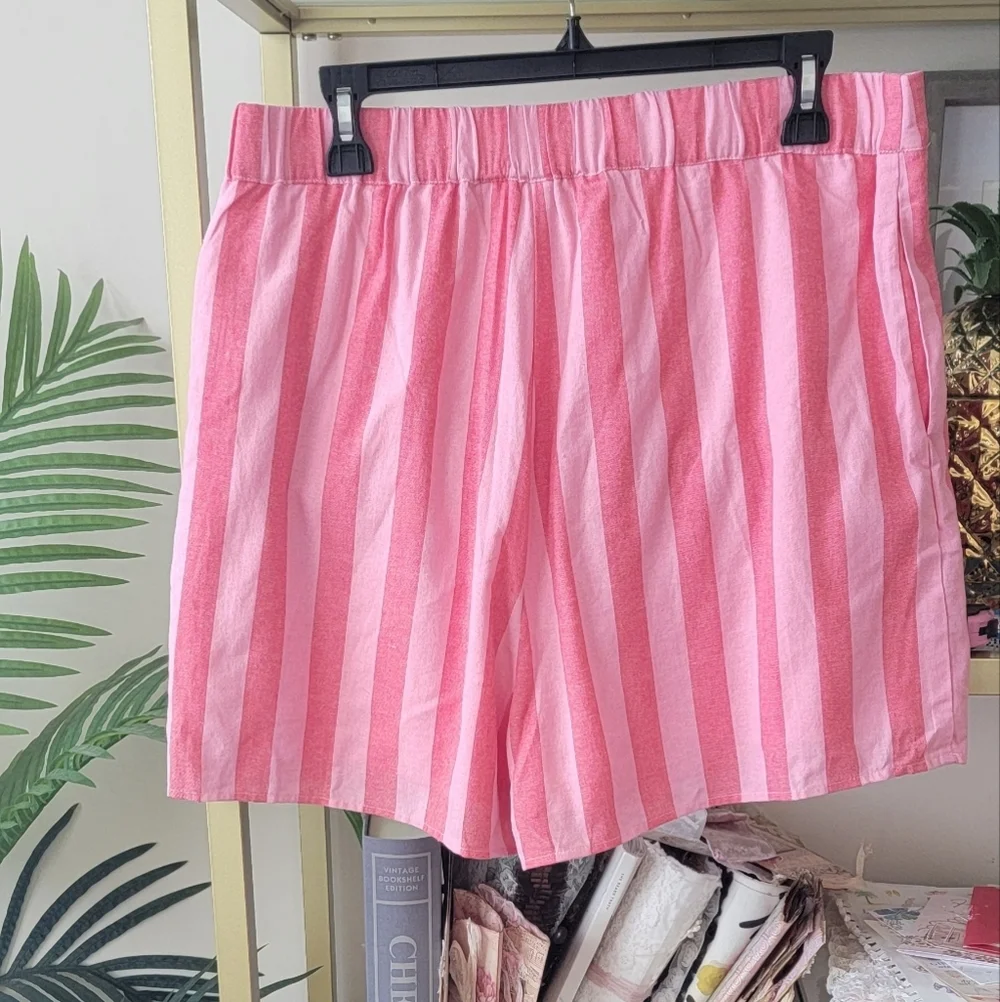NWOT Pink Lily Boutique - Pink and White Striped Women's Shorts - Size XL